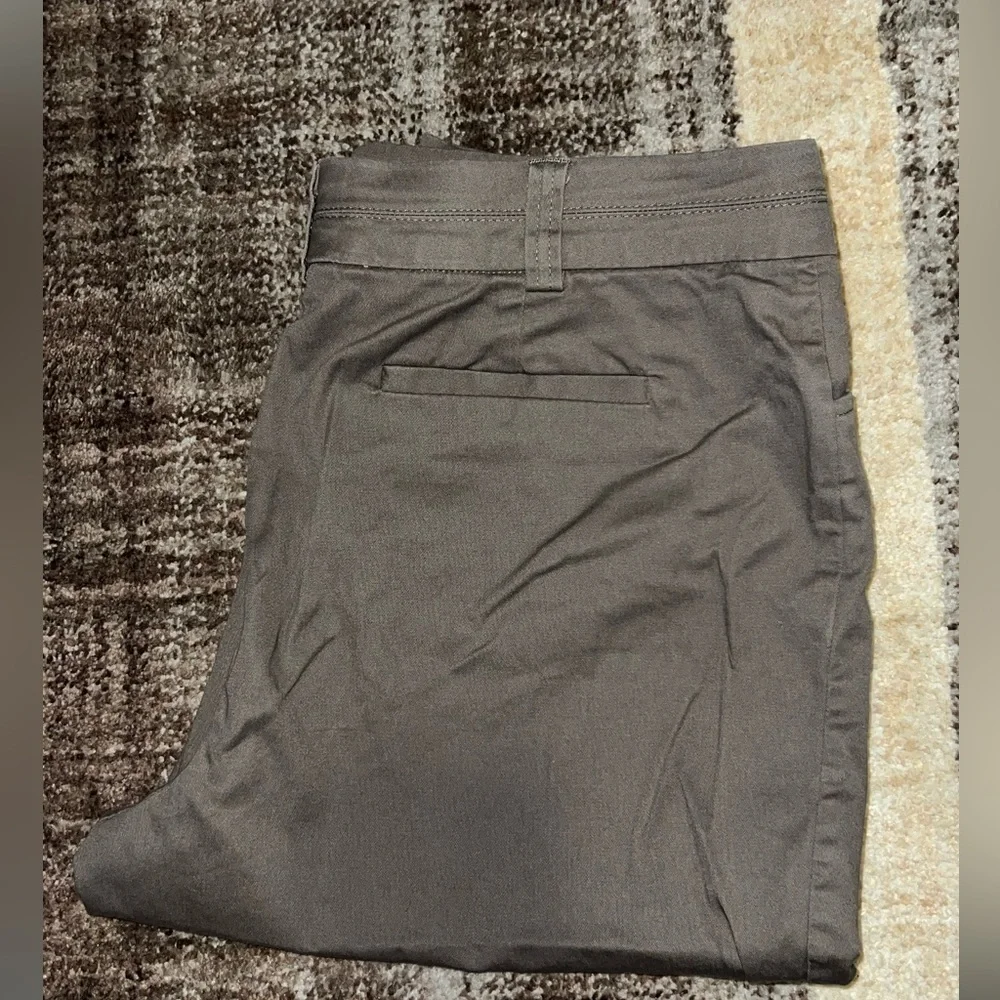 StudioWorks Capris - Picture 4 of 4